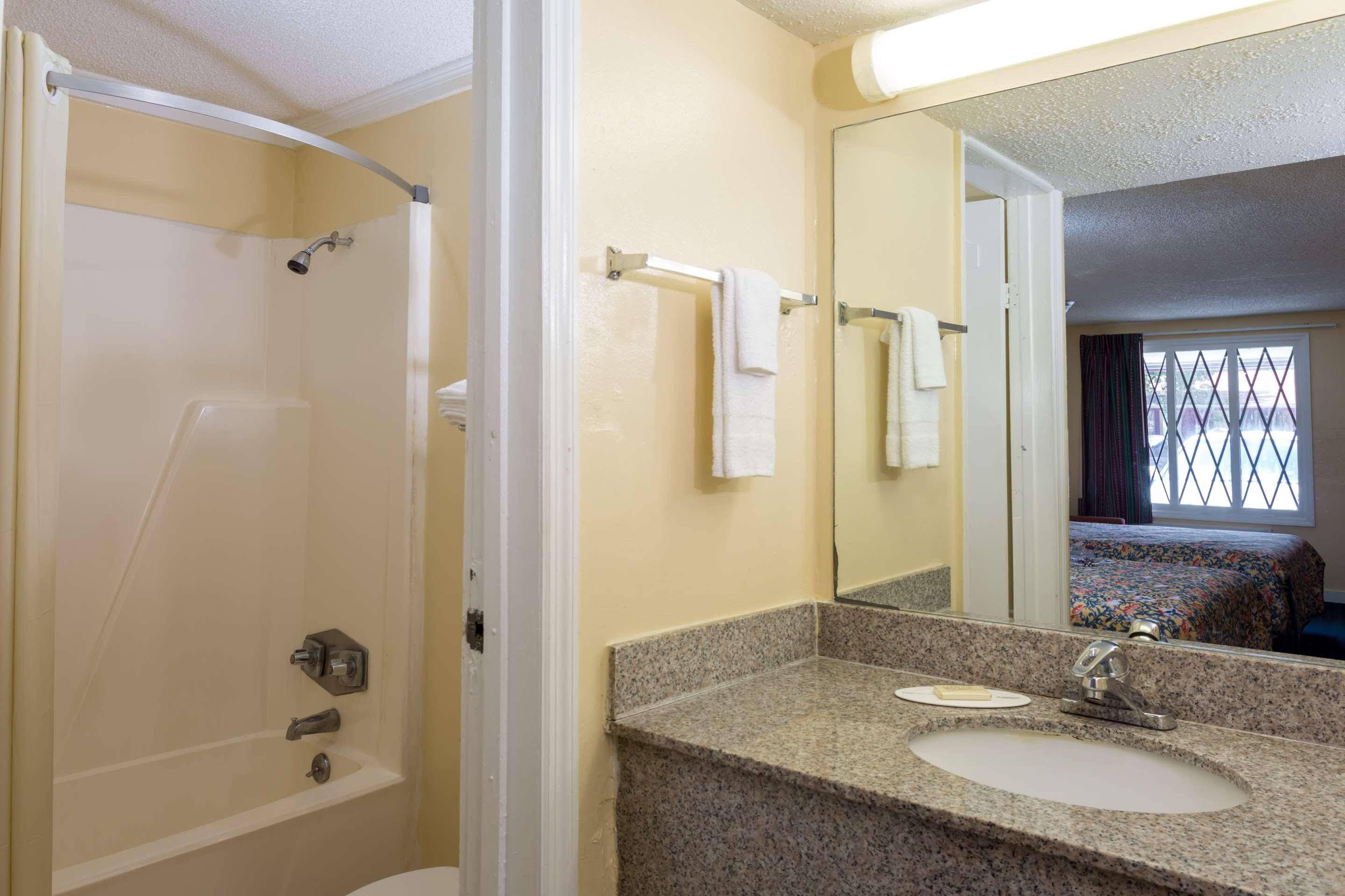 Knights Inn Norcross Ngoại thất bức ảnh